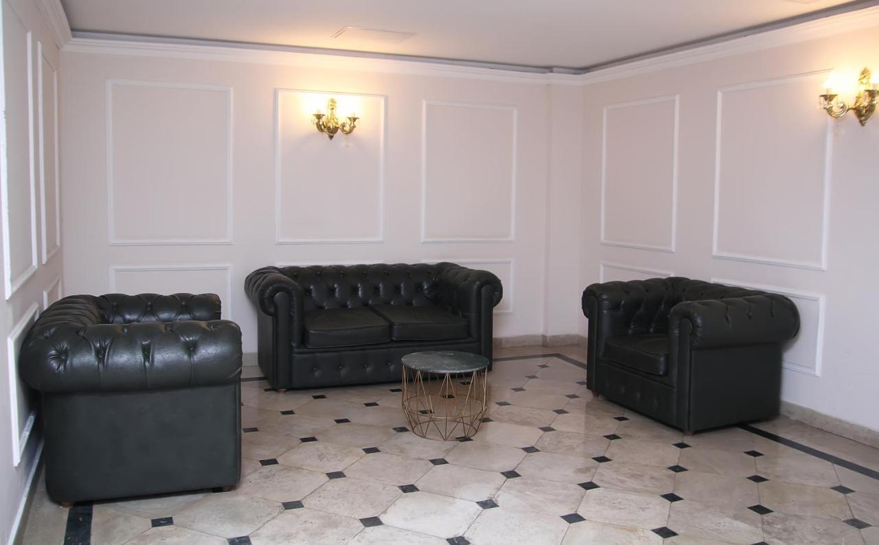 Parilament On Rustaveli 4 Rooms Tbilisi Bagian luar foto