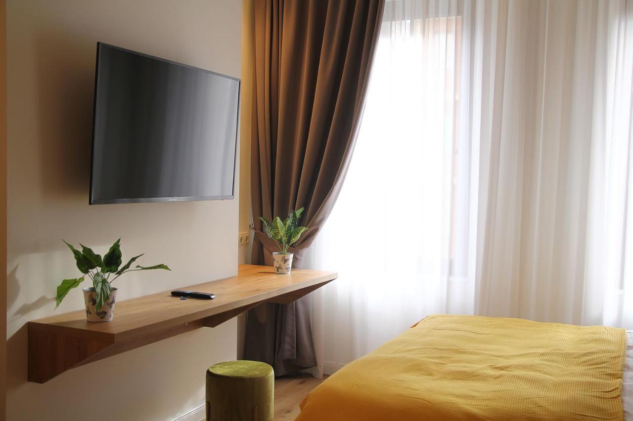 Parilament On Rustaveli 4 Rooms Tbilisi Bagian luar foto