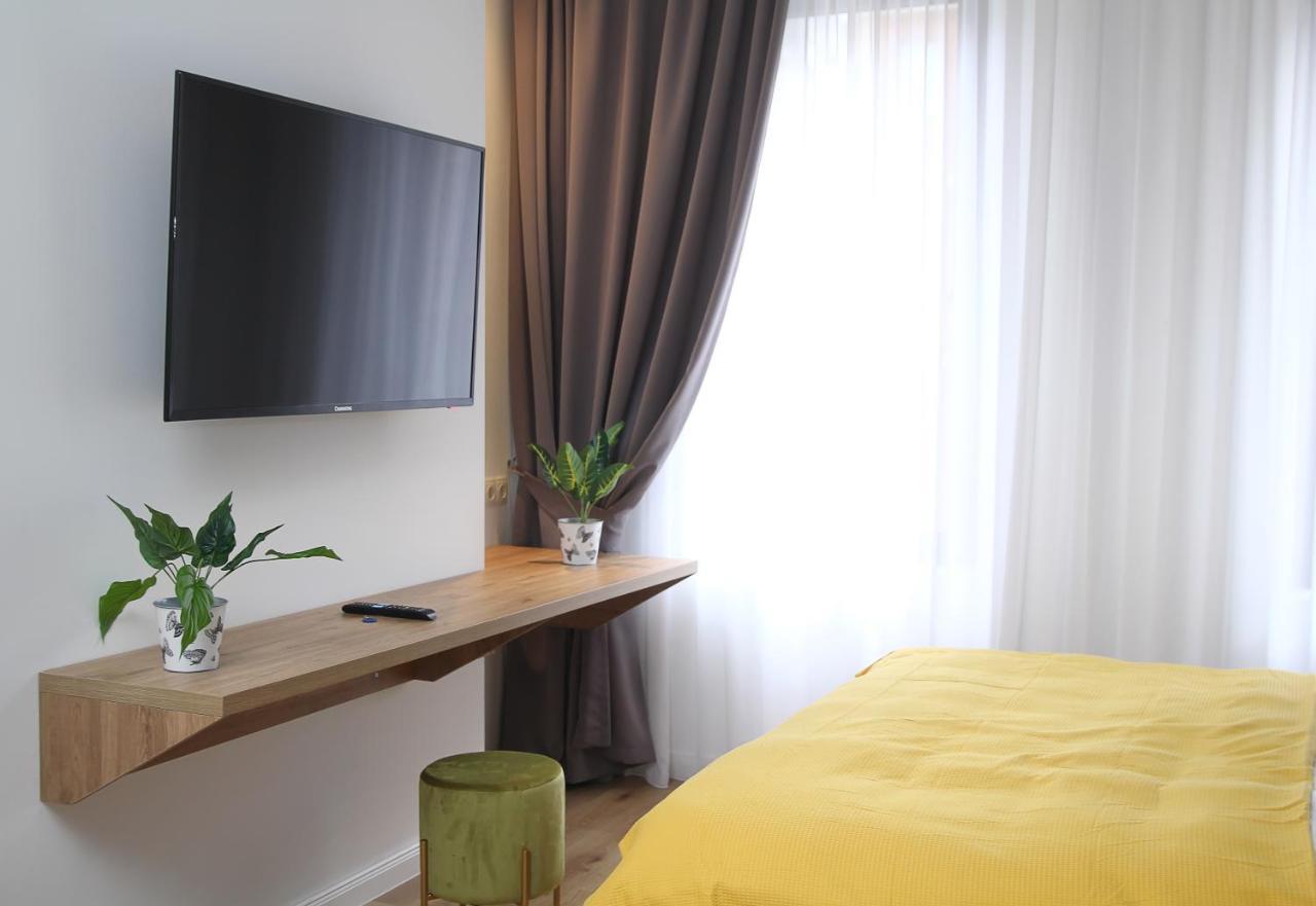 Parilament On Rustaveli 4 Rooms Tbilisi Bagian luar foto
